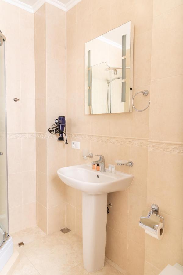 Rose Hotel Vake Τυφλίδα Εξωτερικό φωτογραφία